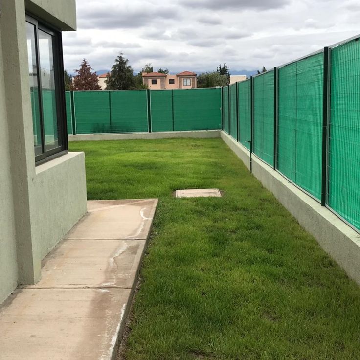 Modern high-tensile outdoor screen fabric fence
